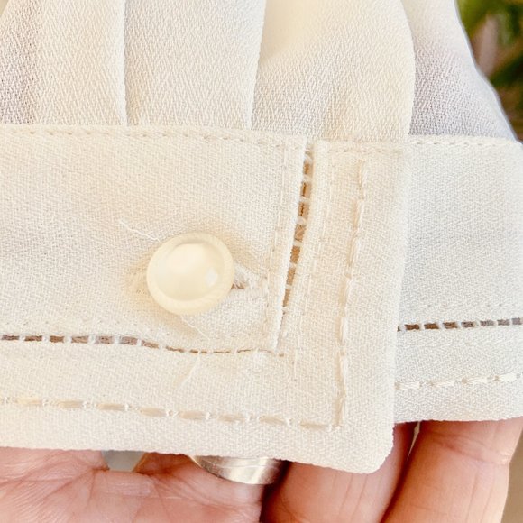 Vintage KORET PETITE Elegant Embroidered Blouse - Picture 5 of 11